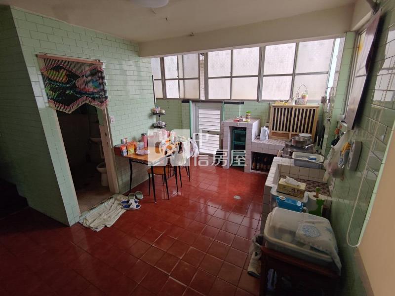 近北屯迪卡農臨10米路大地坪角間透天房屋室內格局與周邊環境