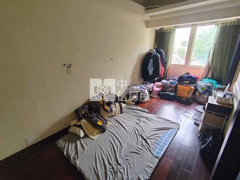 近北屯迪卡農臨10米路大地坪角間透天房屋室內格局與周邊環境