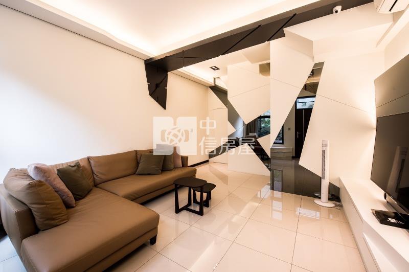 🚀孝親房，24H管理，免追垃圾車，高檔裝潢免整理🚀房屋室內格局與周邊環境