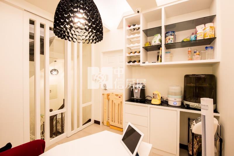 🚀孝親房，24H管理，免追垃圾車，高檔裝潢免整理🚀房屋室內格局與周邊環境