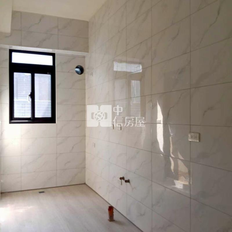 皇瑞臻邸華廈平面車位房屋室內格局與周邊環境