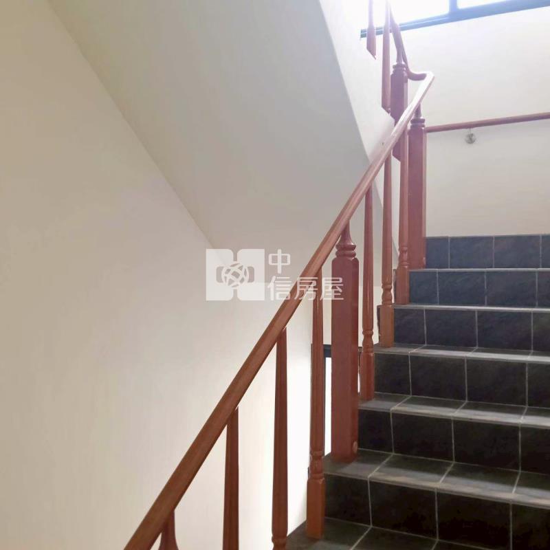 皇瑞臻邸華廈平面車位房屋室內格局與周邊環境