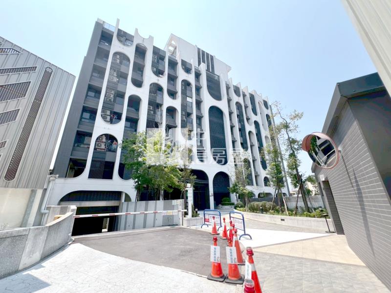 大里中興路輕屋齡2房+車位房屋室內格局與周邊環境