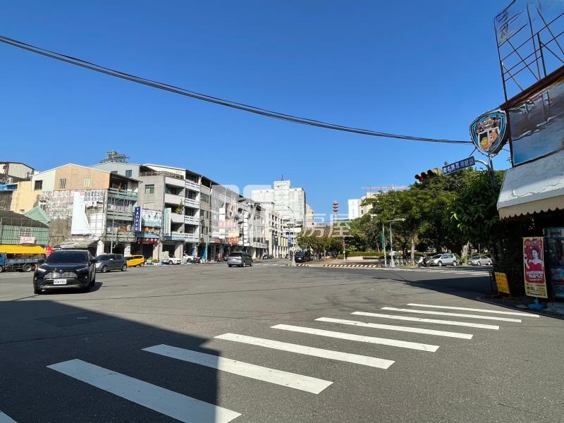 超醒目!!三民路口|角間大面寬|低總價店面房屋室內格局與周邊環境