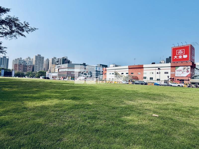 森林首席D棟綠景大三房房屋室內格局與周邊環境