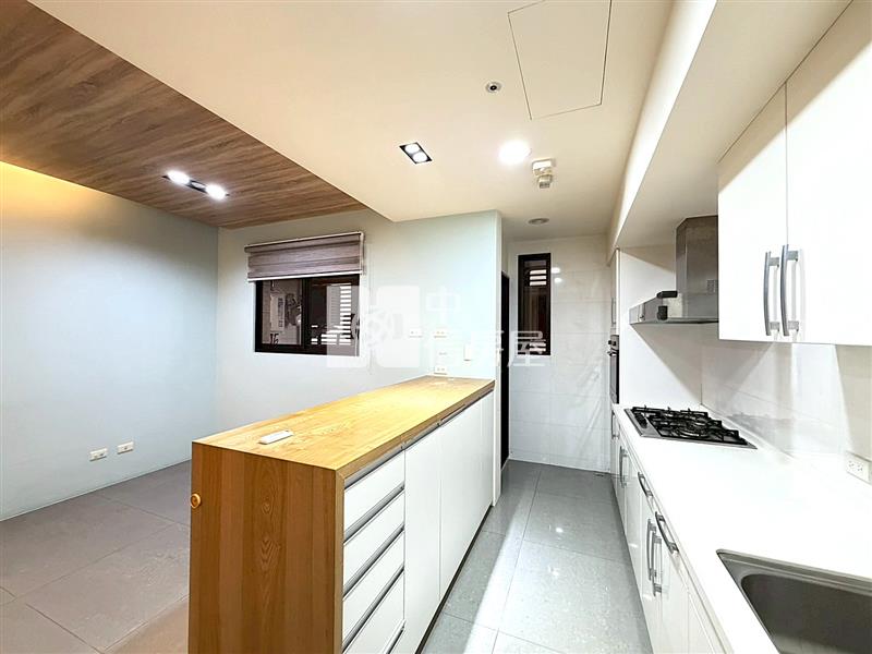 精銳米蘭超值雙大套三衛三車房屋室內格局與周邊環境