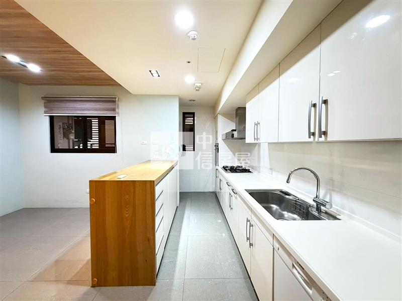 精銳米蘭超值雙大套三衛三車房屋室內格局與周邊環境