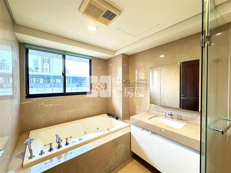 精銳米蘭超值雙大套三衛三車房屋室內格局與周邊環境