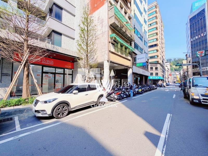 【冠軍】信五路捷運概念金店面房屋室內格局與周邊環境