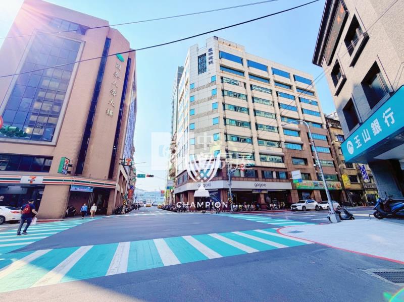 【冠軍】信五路捷運概念金店面房屋室內格局與周邊環境