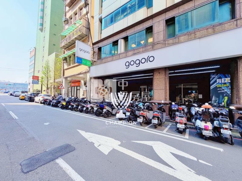 【冠軍】信五路捷運概念金店面房屋室內格局與周邊環境