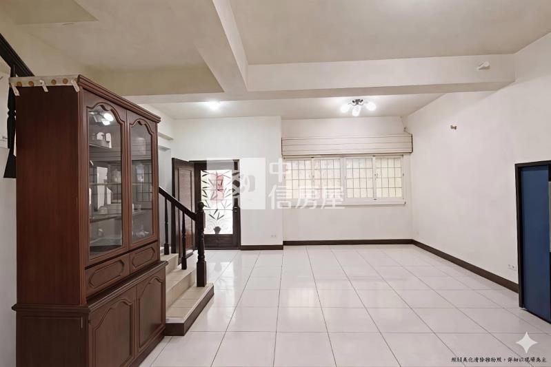 楊梅埔心馥郁山莊社區型美別墅-前院停車房屋室內格局與周邊環境