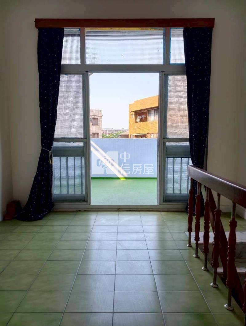 東區長榮路車庫美透天房屋室內格局與周邊環境