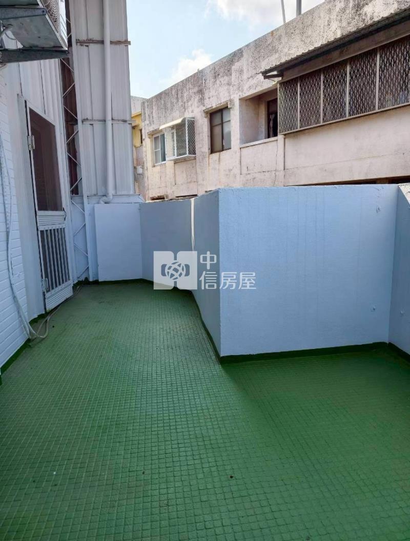 東區長榮路車庫美透天房屋室內格局與周邊環境