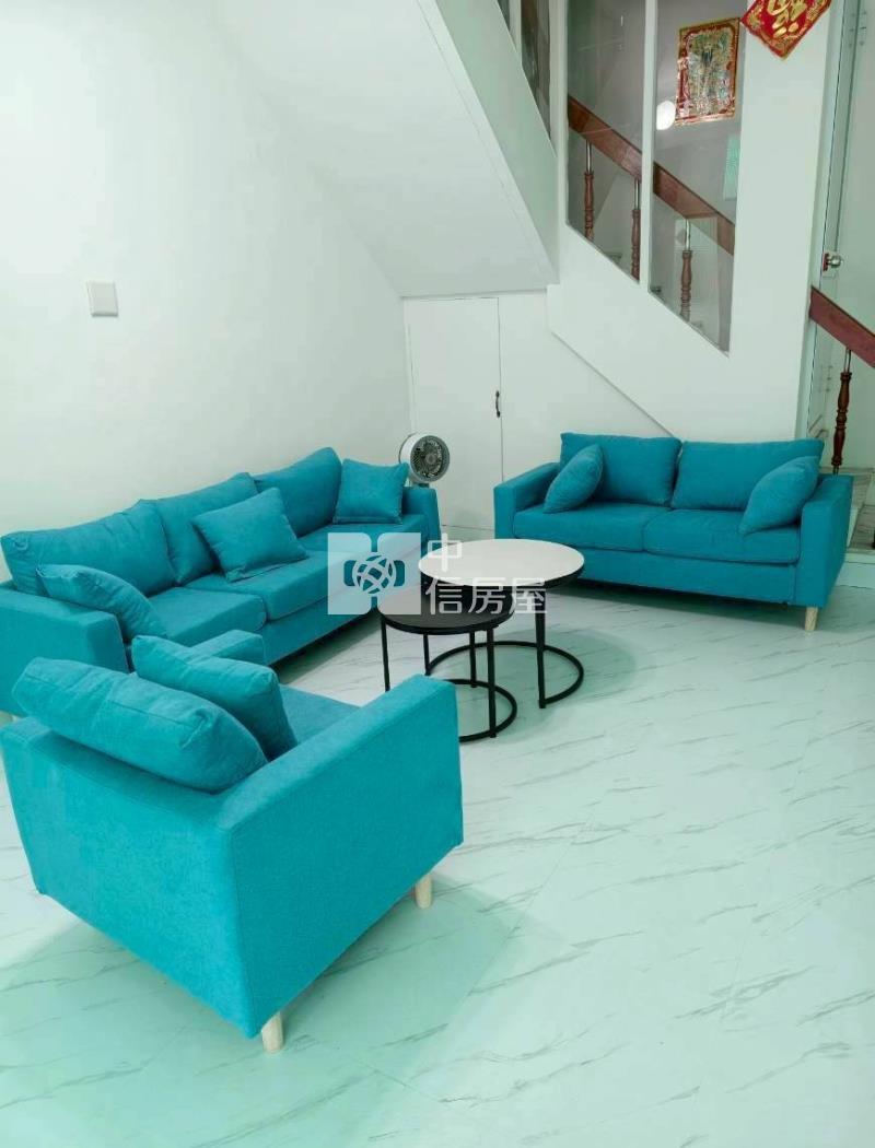 東區長榮路車庫美透天房屋室內格局與周邊環境