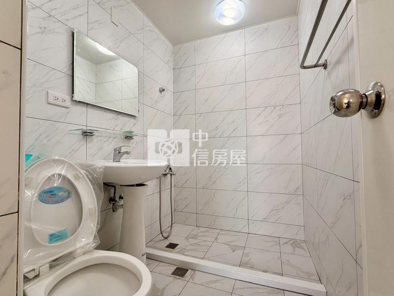 內壢後站.環東商圈.次頂樓.雙面景觀.美三房平車房屋室內格局與周邊環境