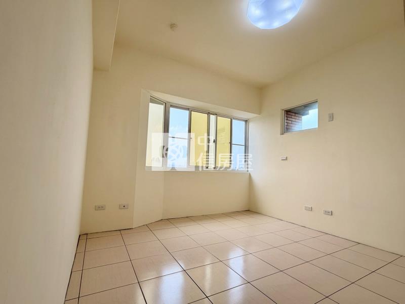 內壢後站.環東商圈.次頂樓.雙面景觀.美三房平車房屋室內格局與周邊環境