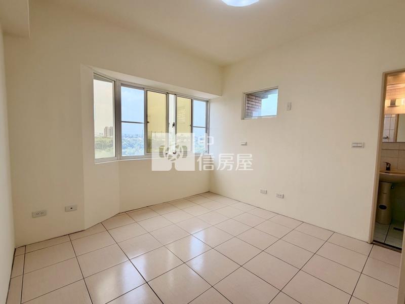 內壢後站.環東商圈.次頂樓.雙面景觀.美三房平車房屋室內格局與周邊環境