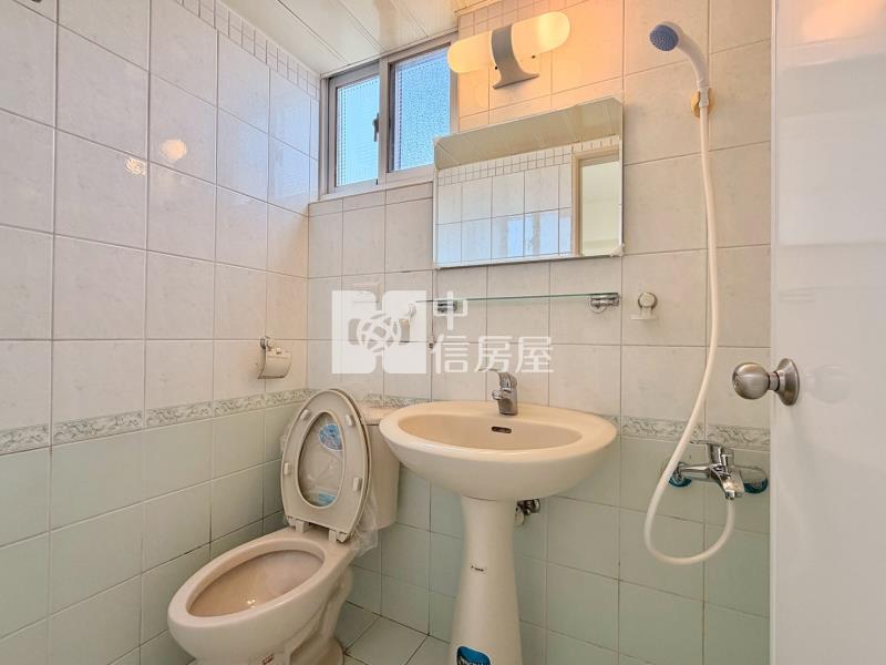 內壢後站.環東商圈.次頂樓.雙面景觀.美三房平車房屋室內格局與周邊環境