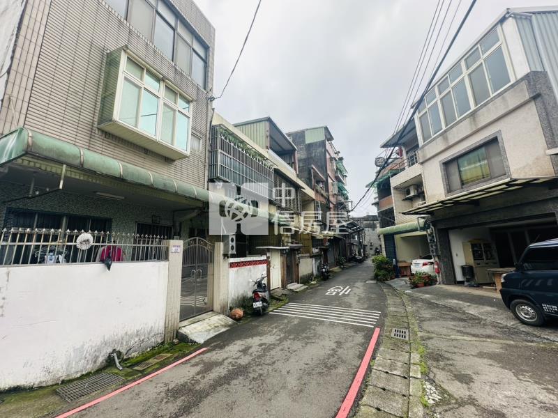 興豐路透天房屋室內格局與周邊環境