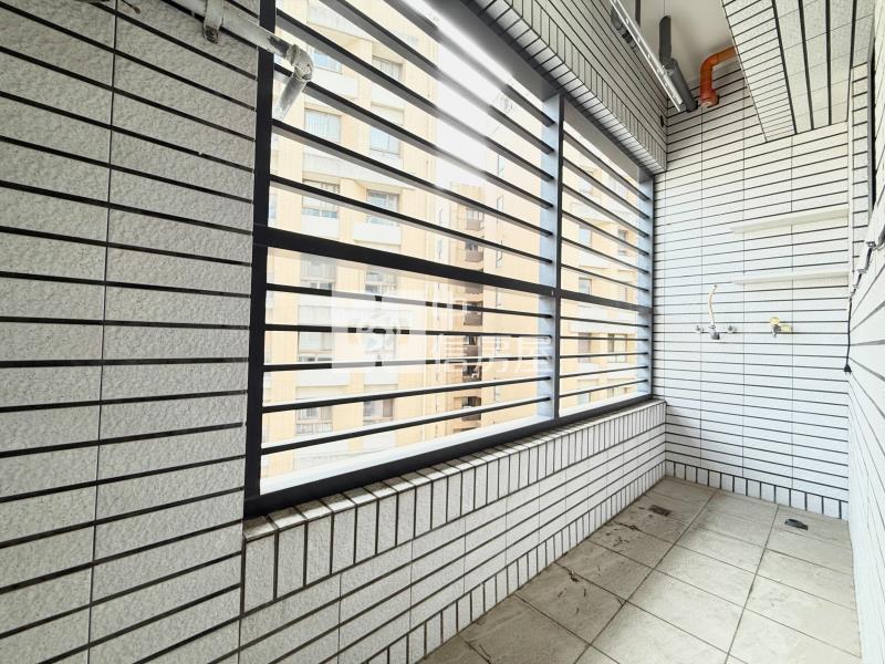 葳格高中文華硯精美三房平車房屋室內格局與周邊環境