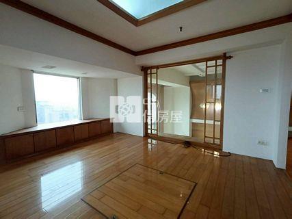 威世紀超美四房車房屋室內格局與周邊環境