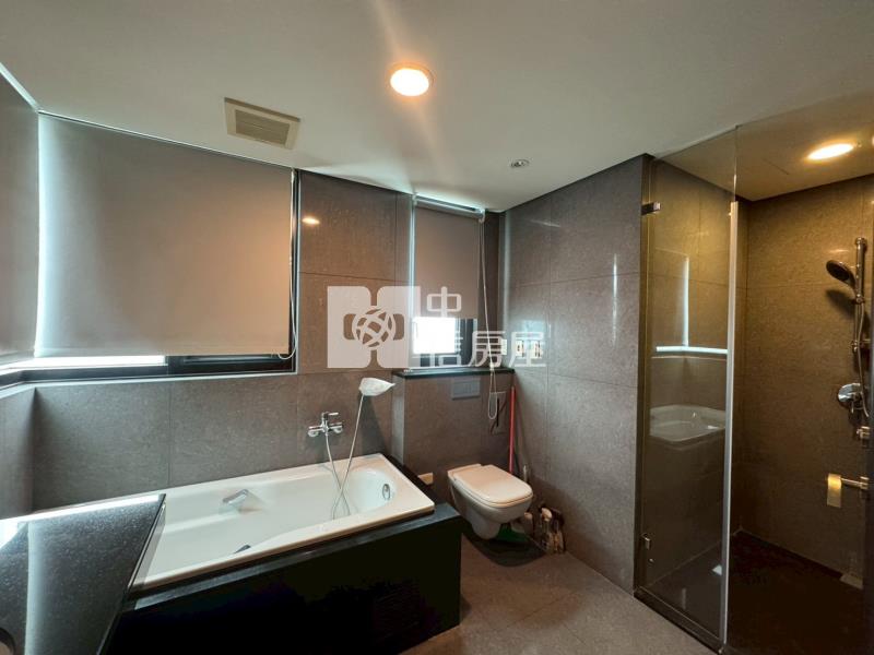 11期日出登陽4房平車房屋室內格局與周邊環境