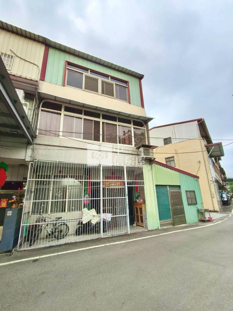 竹山鎮中和國小旁透天房屋室內格局與周邊環境