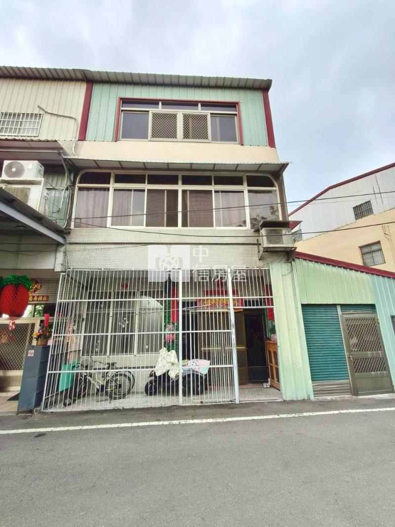 竹山鎮中和國小旁透天房屋室內格局與周邊環境