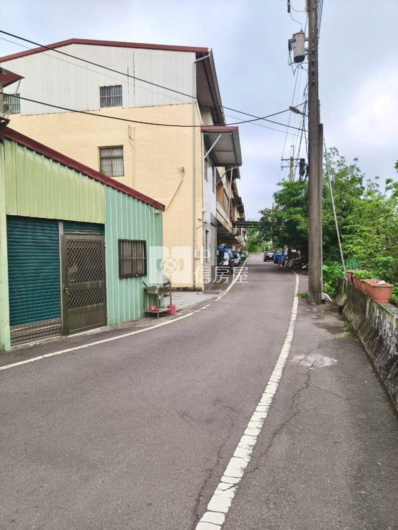 竹山鎮中和國小旁透天房屋室內格局與周邊環境