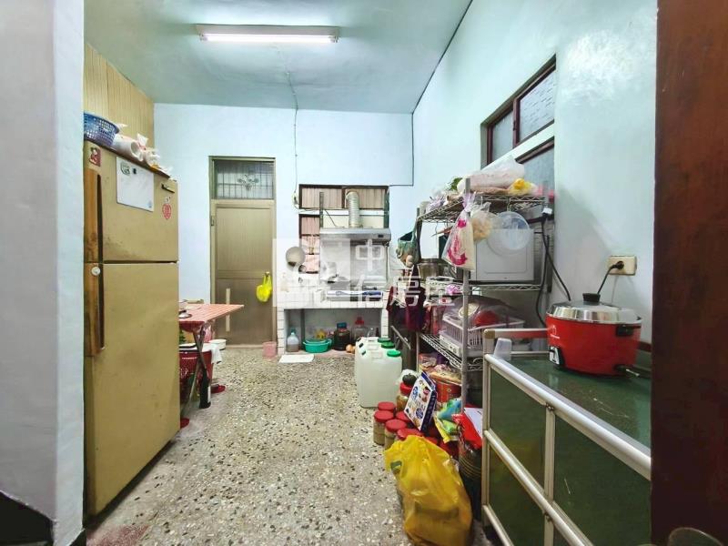 竹山鎮中和國小旁透天房屋室內格局與周邊環境