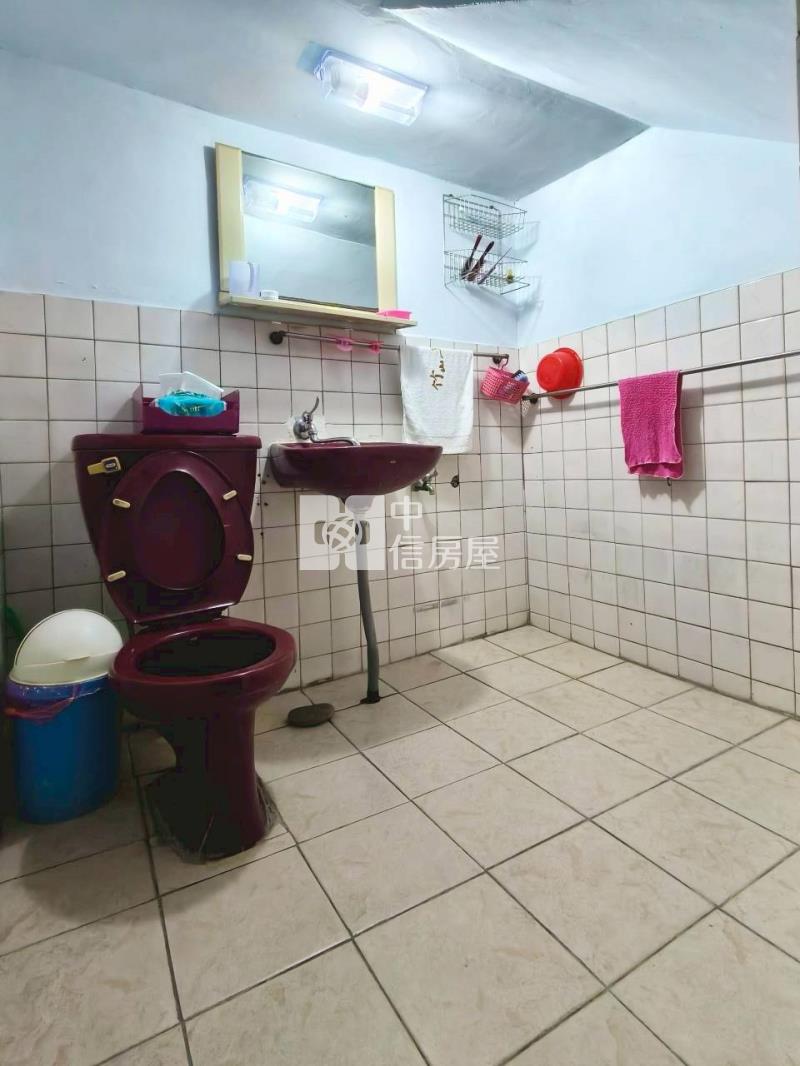 竹山鎮中和國小旁透天房屋室內格局與周邊環境