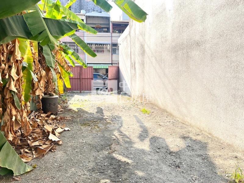 歸仁忠孝臨12米路65坪建地房屋室內格局與周邊環境