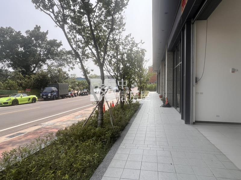 大溪中華路挑高大面寬-金店面房屋室內格局與周邊環境