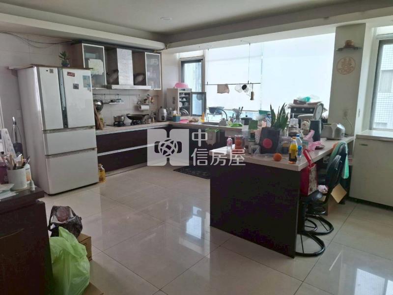 金華社區明亮角窗電梯店住房屋室內格局與周邊環境