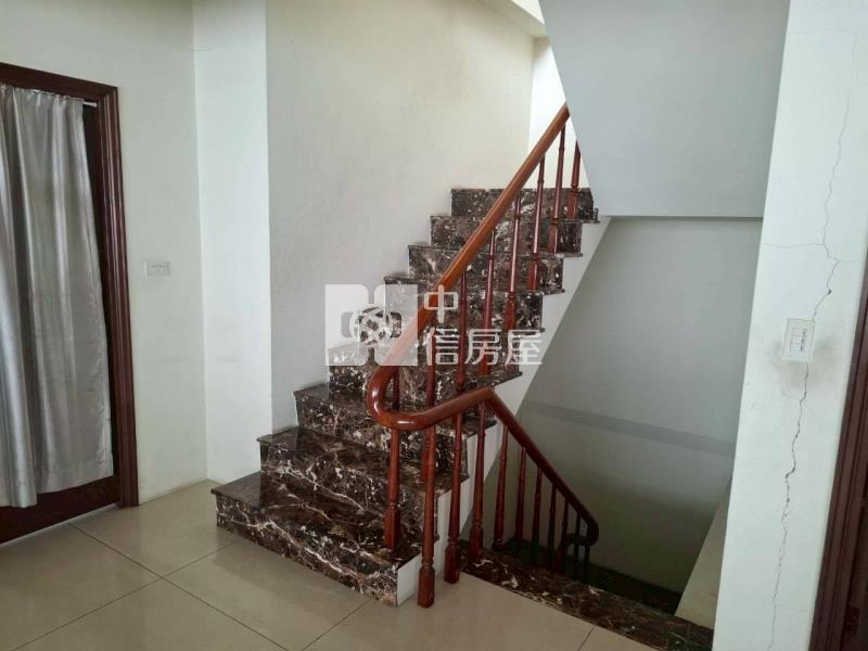 金華社區明亮角窗電梯店住房屋室內格局與周邊環境