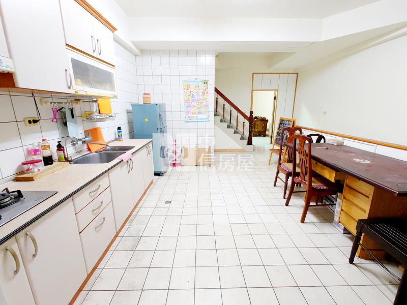 水湳市場1-3樓金店面房屋室內格局與周邊環境