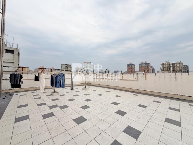 通豪芳鄰大兩房車位房屋室內格局與周邊環境