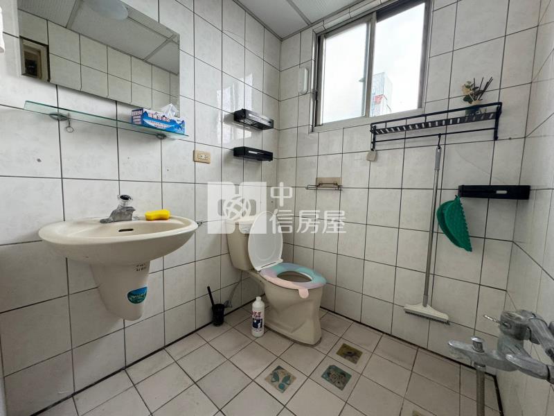 霧峰吉峰路三房平車視野戶房屋室內格局與周邊環境