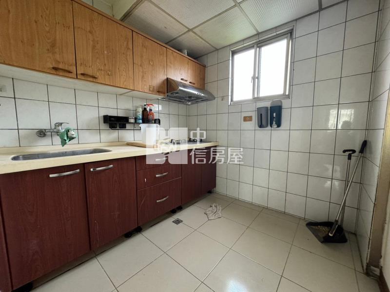 霧峰吉峰路三房平車視野戶房屋室內格局與周邊環境