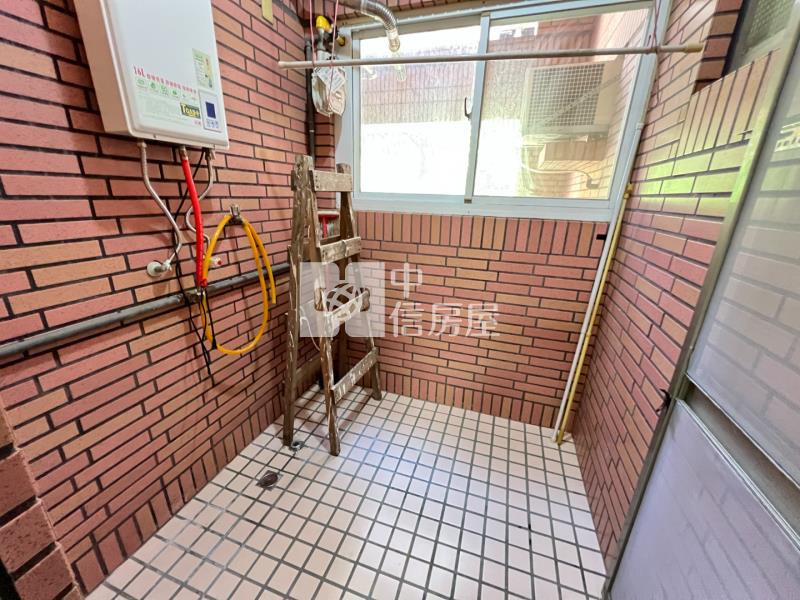 國泰建設荷蘭村稀有四改三房房屋室內格局與周邊環境