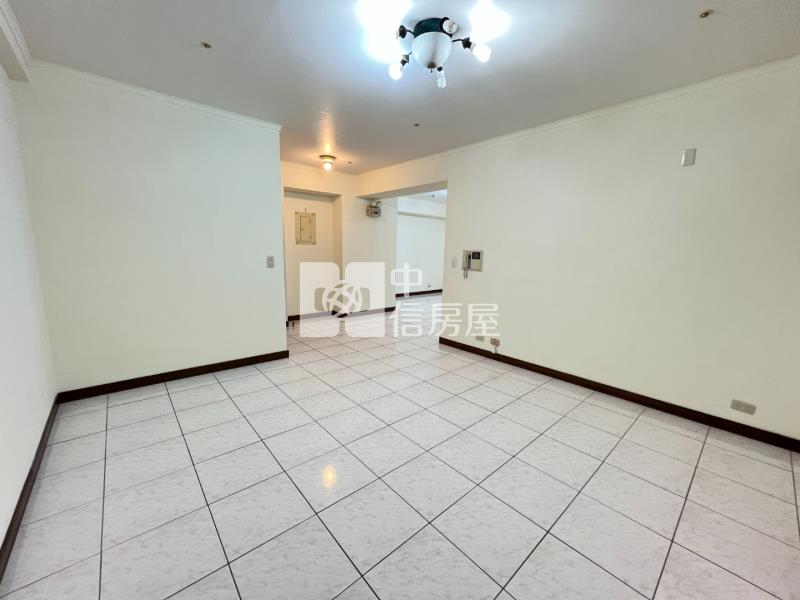 國泰建設荷蘭村稀有四改三房房屋室內格局與周邊環境