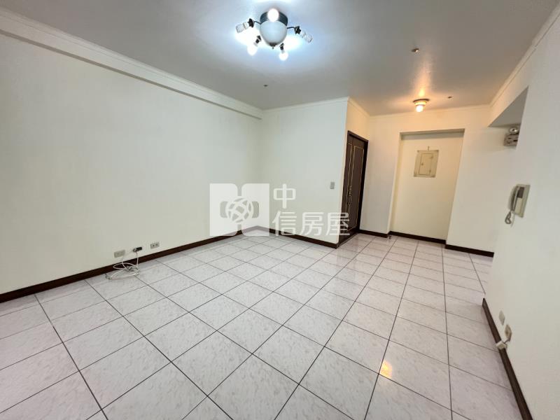 國泰建設荷蘭村稀有四改三房房屋室內格局與周邊環境