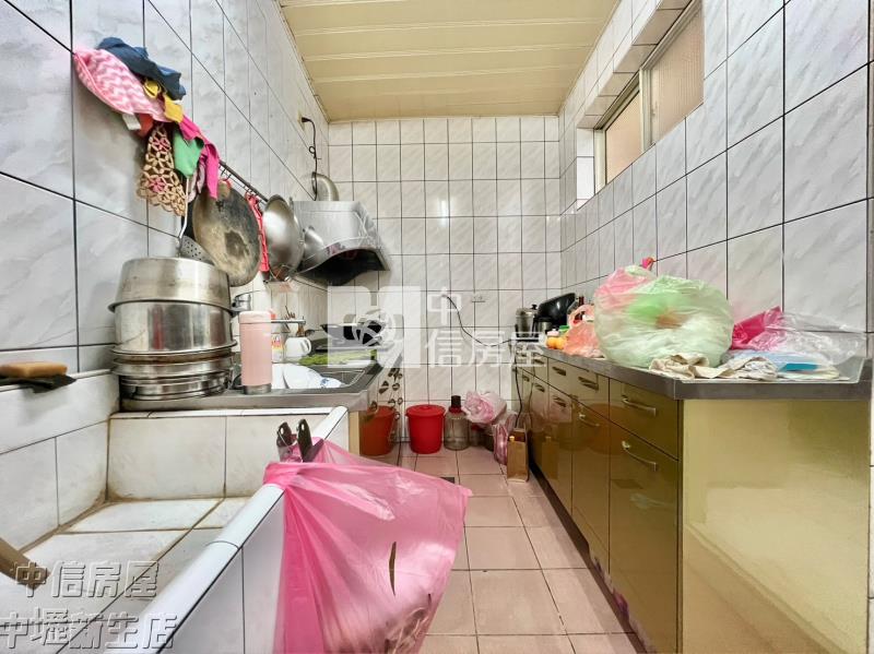 大竹國小旁前院停車美透天房屋室內格局與周邊環境