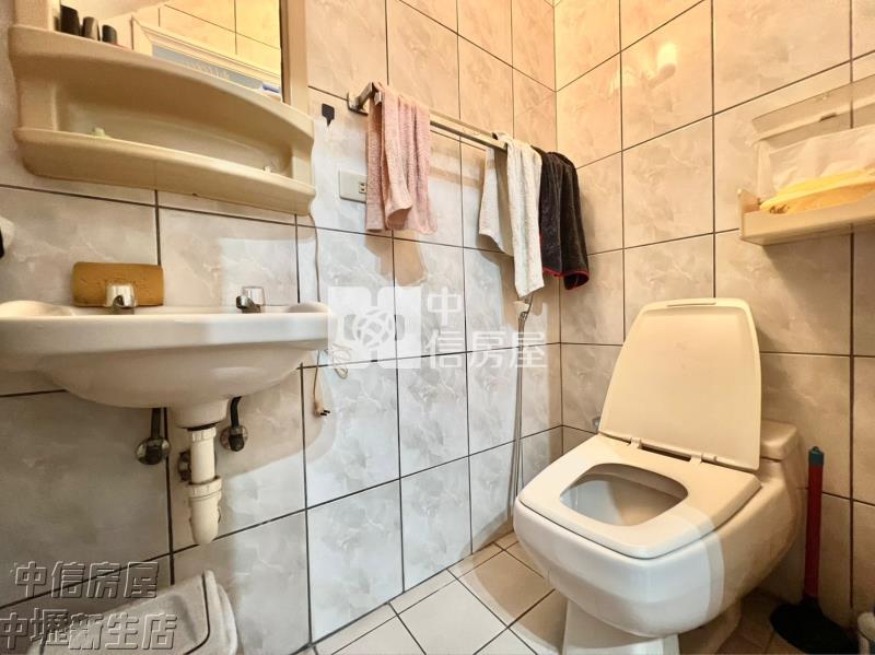 大竹國小旁前院停車美透天房屋室內格局與周邊環境