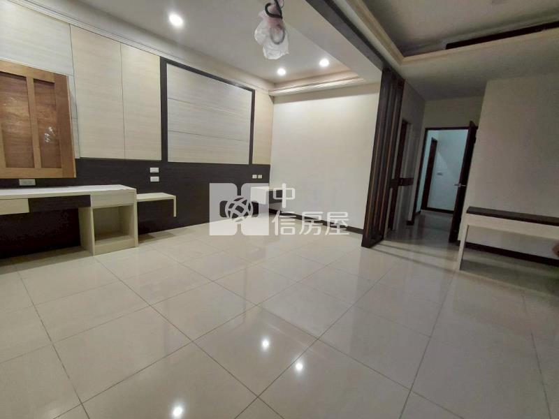 草漯電梯別墅店面房屋室內格局與周邊環境