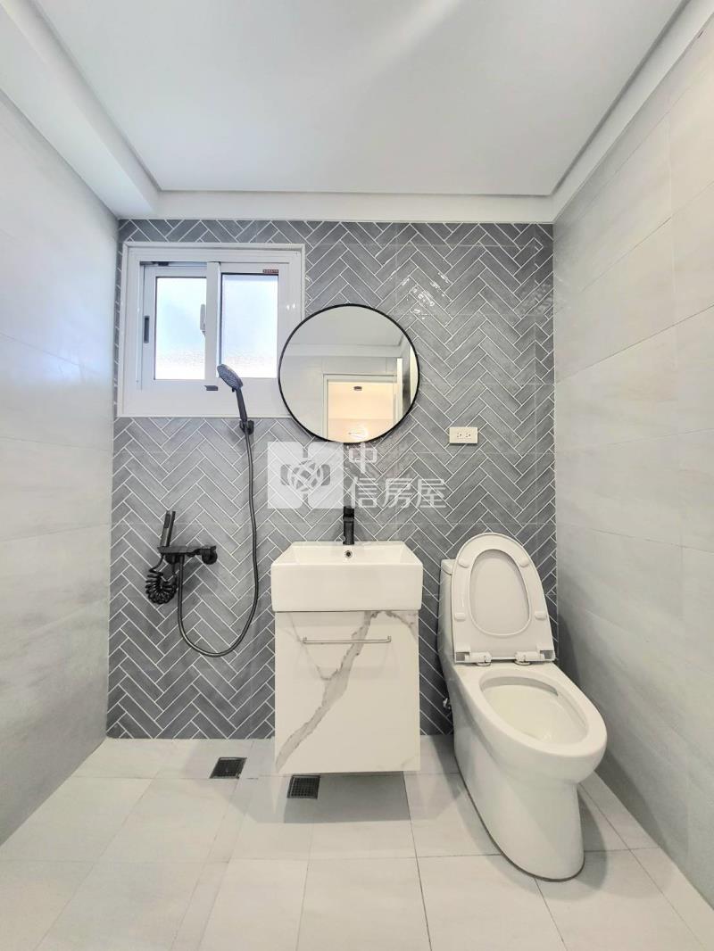 福容飯店旁車位大2房房屋室內格局與周邊環境