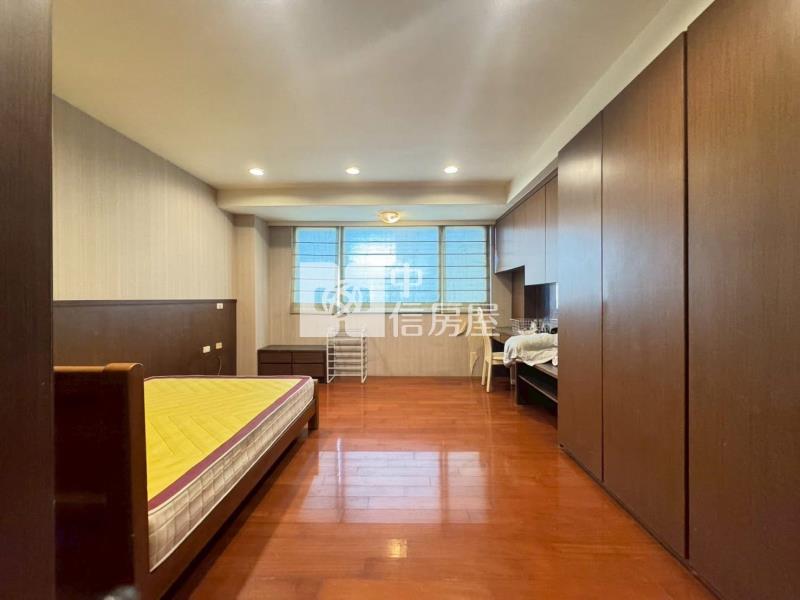 中壢大面寬大地坪透天房屋室內格局與周邊環境