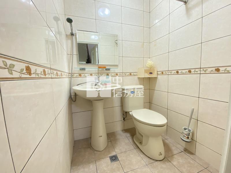 亞洲大學低總價活巷透天房屋室內格局與周邊環境