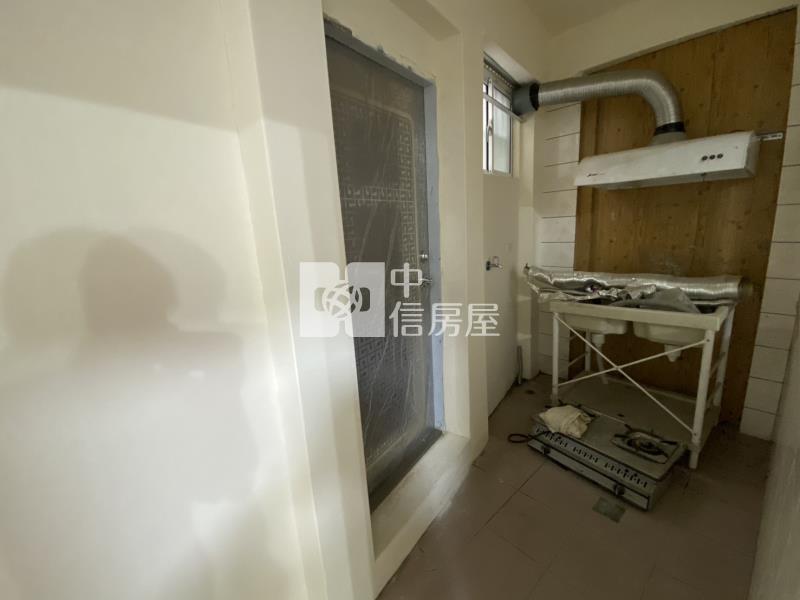 亞洲大學低總價活巷透天房屋室內格局與周邊環境